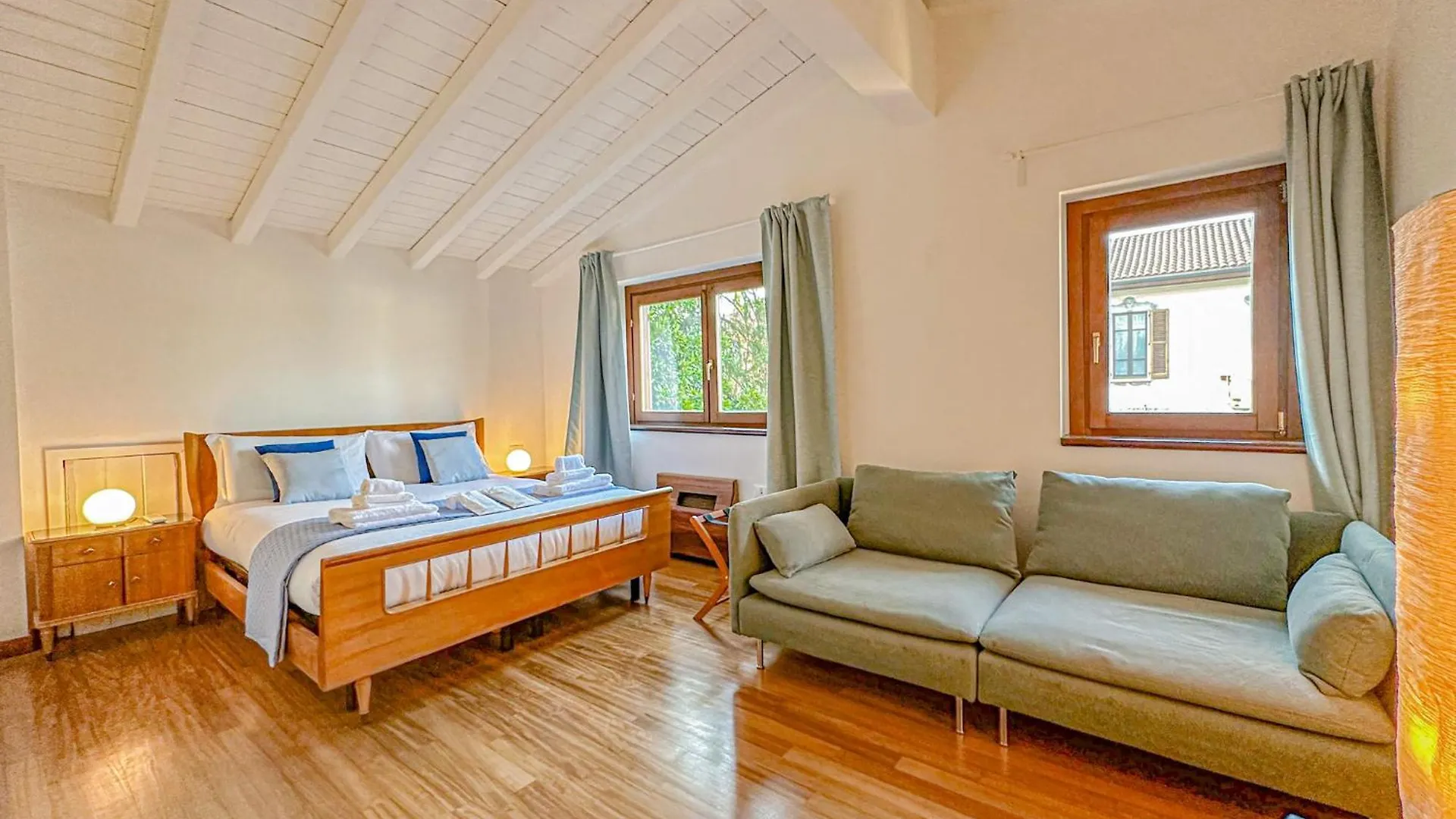 Villa Corelli - Parking And Exclusive Garden Milan 0*,  Italy