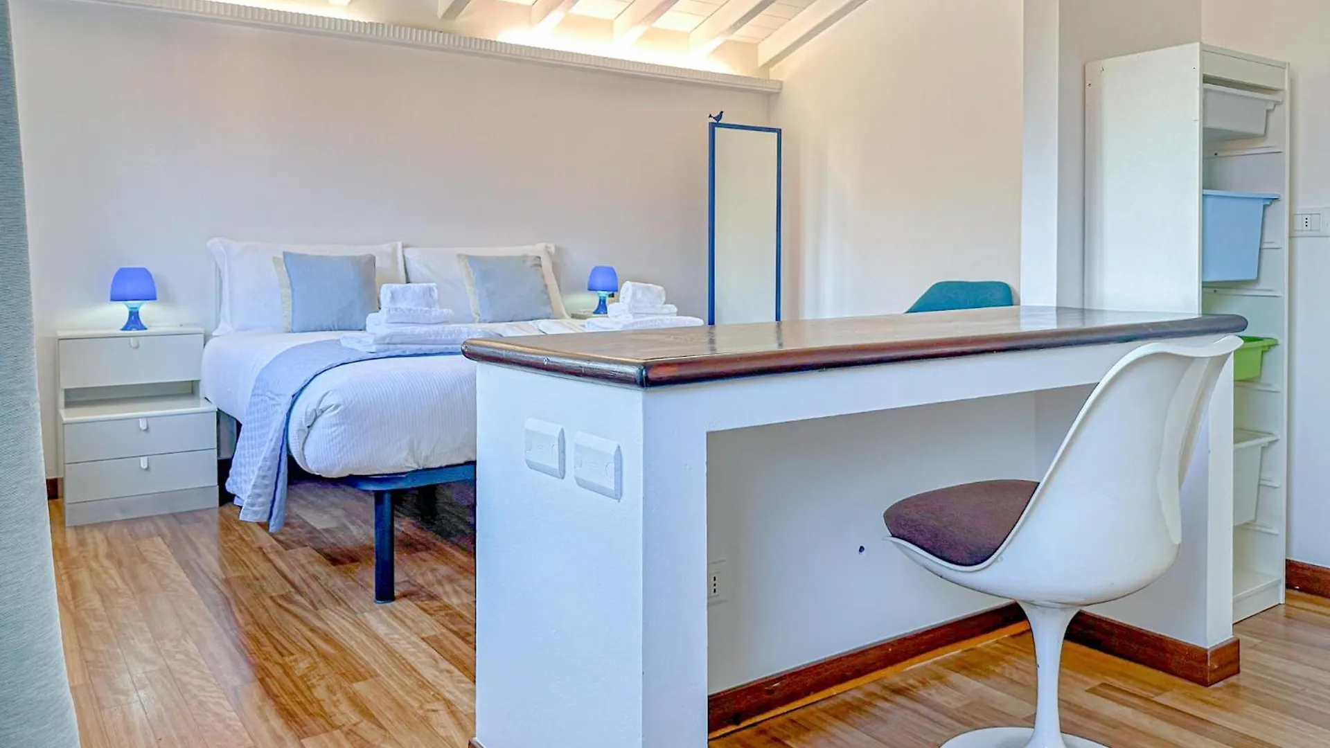 Villa Corelli - Parking And Exclusive Garden Milan 0*,  Italy