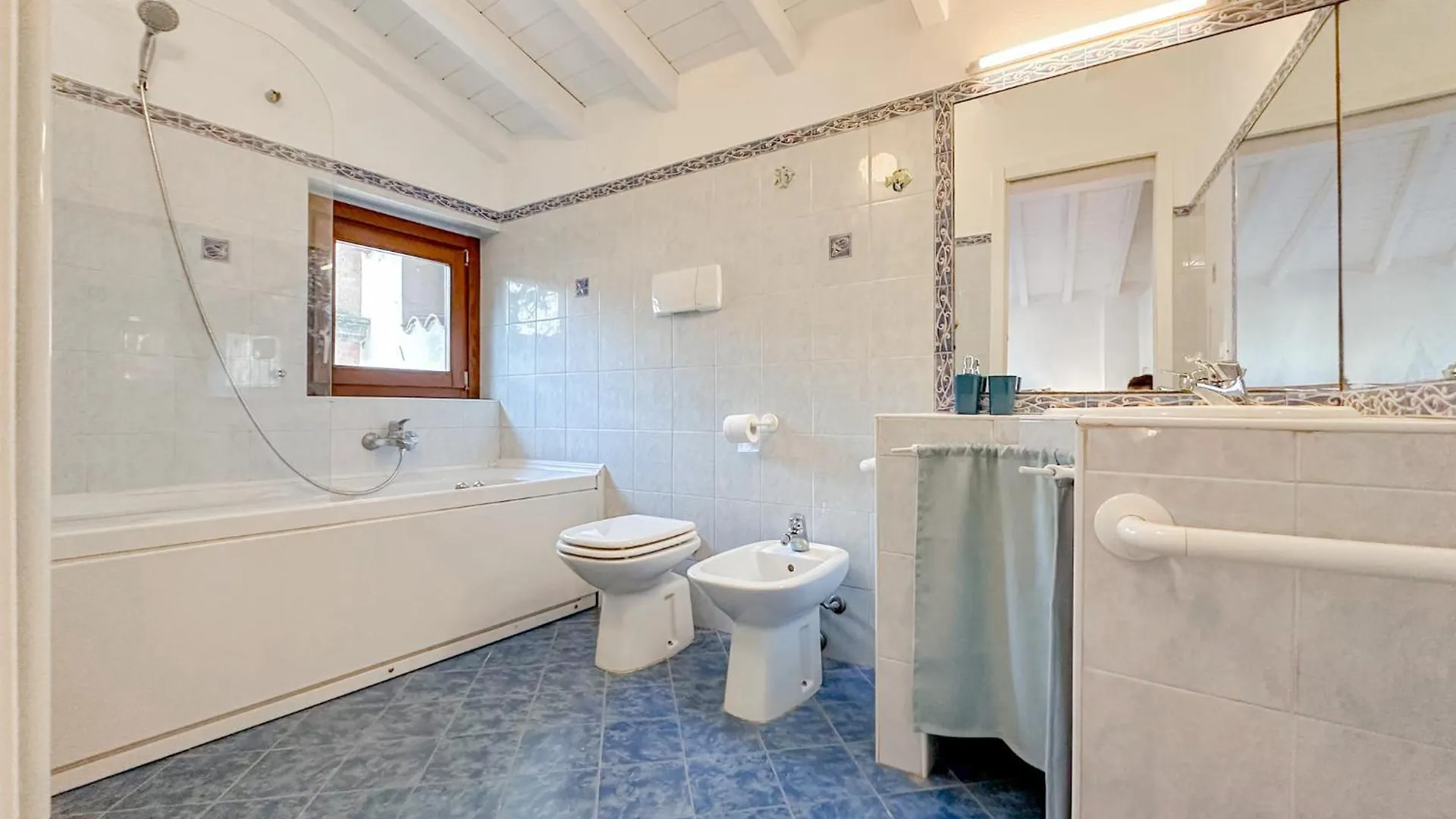 Villa Corelli - Parking And Exclusive Garden Milan Italy